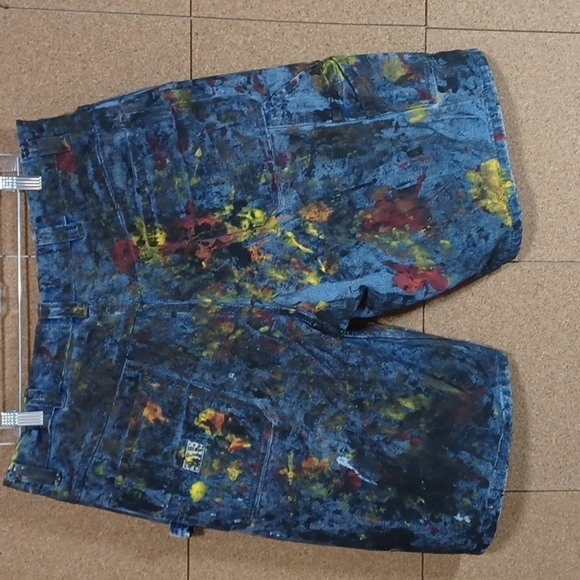 OLD NAVY PAINTERS SHORTS SIZE 35 IN A BEAUTIFUL HANDPAINTED COTTON - Picture 5 of 9